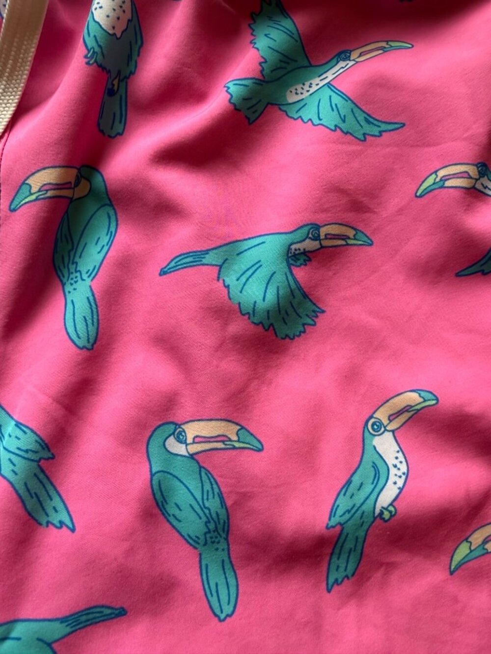 Chubbies Blue & Pink Toucan Boys Swimming Trunks Size Medium - Picture 2 of 5
